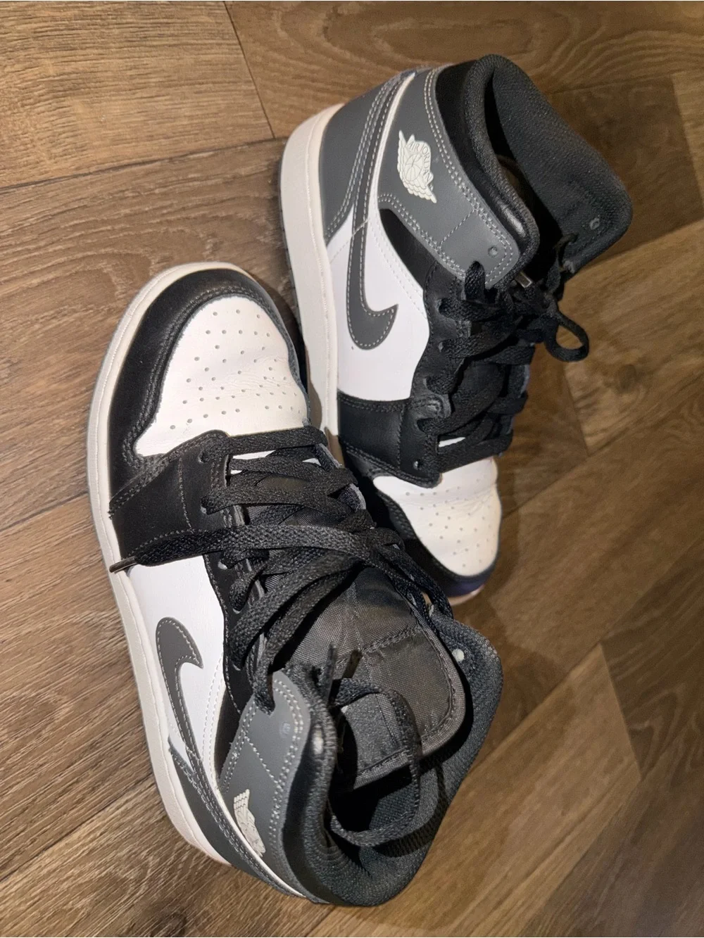 Jordan 1 Big Kids size 6 is equivalent to women’s 7 1/2 Black, White & Gray